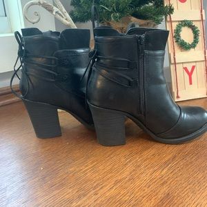 Black booties- Pierre Dumas